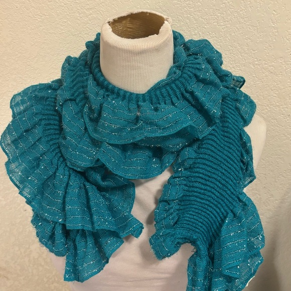 Elegant scrunchie scarf in turquoise - Picture 4 of 11